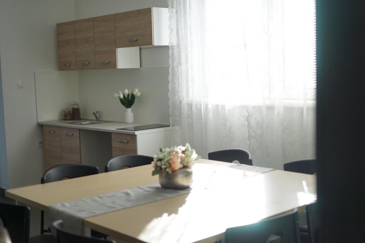 Apartman Erik Pozega Exteriör bild