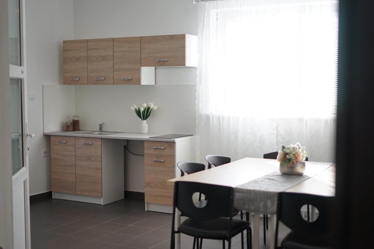 Apartman Erik Pozega Exteriör bild