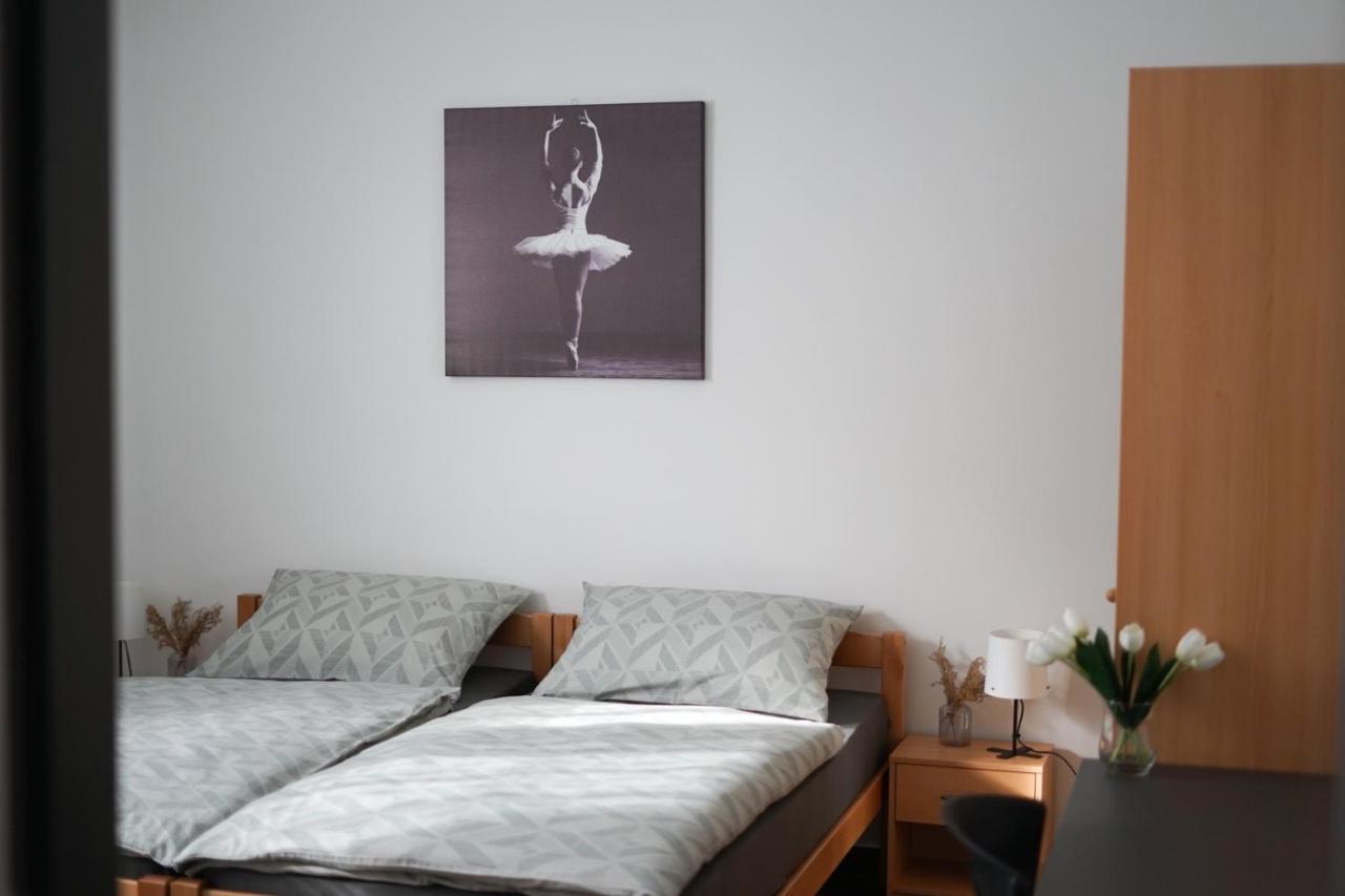 Apartman Erik Pozega Exteriör bild