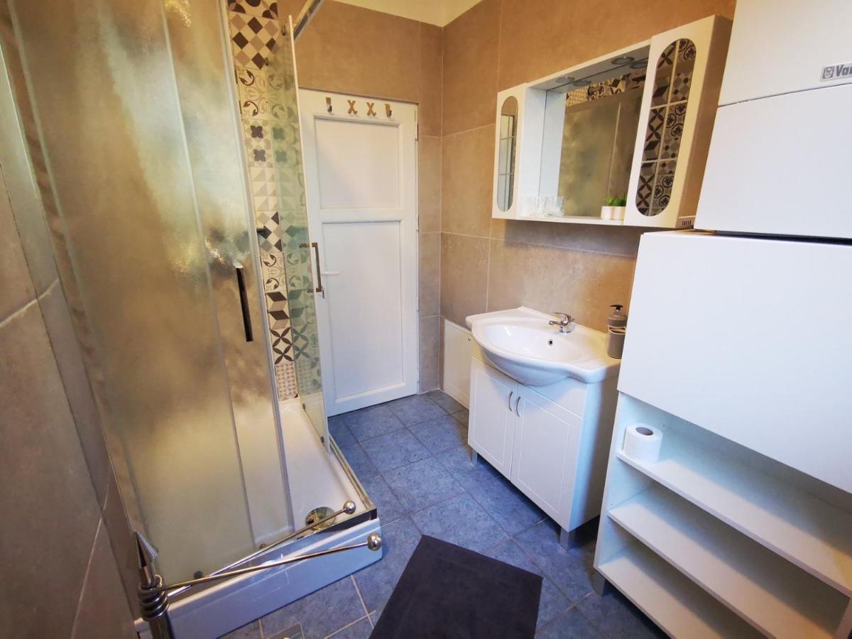 Apartman Erik Pozega Exteriör bild